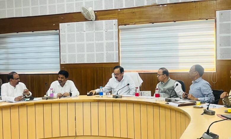 25 सूत्रीय कार्यक्रम के लक्ष्यों को समयबद्ध ढंग से पूरा करें अधिकारी : मुख्य विकास अधिकारी