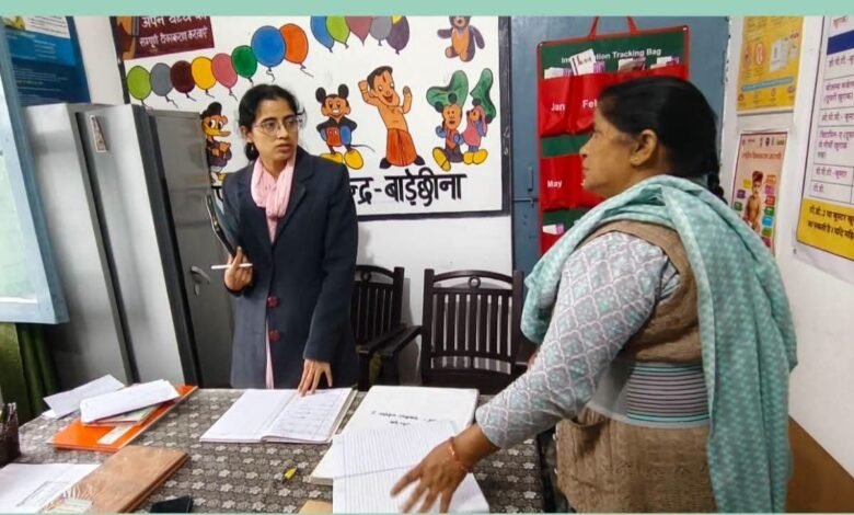 अपर जिलाधिकारी युक्ता मिश्र ने बाड़ेछीना स्वास्थ्य केंद्रों का किया औचक निरीक्षण, अनुपस्थित कार्मिकों पर मांगा स्पष्टीकरण