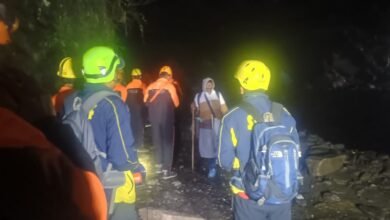 चीड़बासा स्लाइडिंग जोन में संयुक्त रेस्क्यू अभियान चलाकर 1500 यात्रियों को सुरक्षित पहुंचाया गौरीकुंड