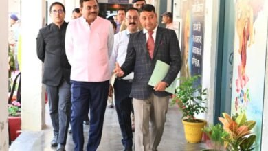 चिन्यालीसौड़ हवाई पट्टी पहुंचे मुख्य सचिव आनंद बर्द्धन, सामरिक और बुनियादी सुविधाओं का लिया जायजा