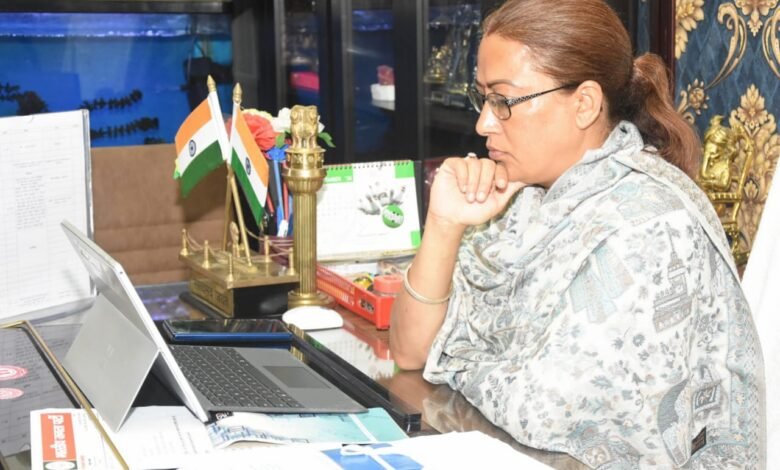 कैबिनेट मंत्री रेखा आर्या ने सुनी प्रधानमंत्री नरेंद्र मोदी के ‘मन की बात’, कहा 'मन की बात' है राष्ट्रहित और जनभागीदारी के संदेश को जन-जन तक पहुंचाने का सशक्त माध्यम