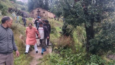 कार्यक्रम स्थगित कर आपदा प्रभावितों के बीच पहुंचे डॉ. धन सिंह रावत