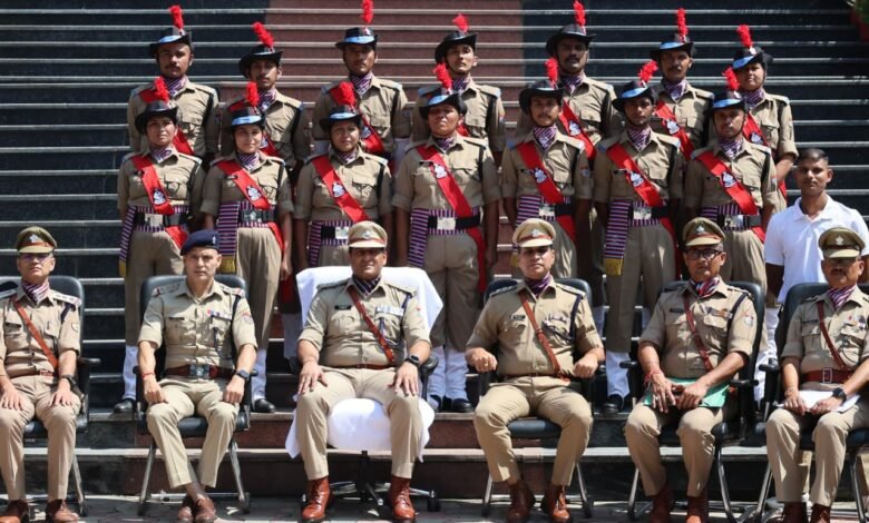 नौ माह का प्रशिक्षण पूरा कर पुलिस की मुख्यधारा में शामिल हुए 15 आरक्षी, पुलिस लाइन में पासिंग आउट सेरेमनी