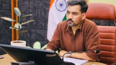 पारिवारिक परिस्थितियों के कारण कोई भी बालिका शिक्षा से न रहे वंचित- डीएम