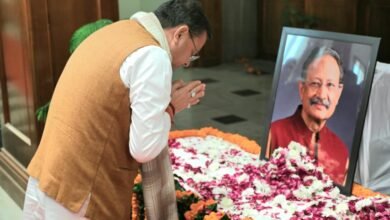 सीएम धामी ने विधानसभा में पूर्व मुख्यमंत्री स्वर्गीय मेजर जनरल भुवन चन्द्र खण्डूड़ी को दी भावभीनी श्रद्धांजलि