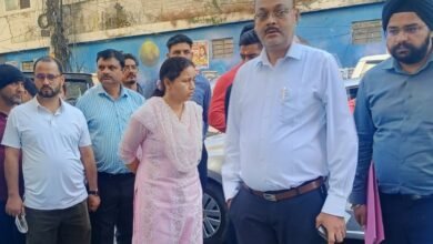 पशु हेल्पलाइन 1962 पर रिस्पॉन्स नहीं मिलने से डीएम नाराज, संबंधित कर्मचारियों का वेतन रोकने के निर्देश