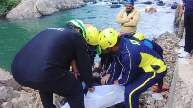 बागेश्वर में बड़ा हादसा: गोमती नदी में गिरी स्कूटी, 25 वर्षीय युवक का शव बरामद