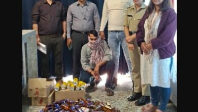 देहरादून के नकरौंदा स्थित होटल/होमस्टे में आबकारी विभाग की छापेमारी, शराब की बड़ी खेप बरामद