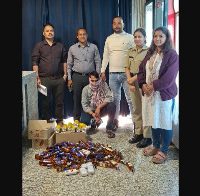 देहरादून के नकरौंदा स्थित होटल/होमस्टे में आबकारी विभाग की छापेमारी, शराब की बड़ी खेप बरामद