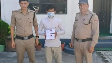 देहरादून में दुकान से चोरी का 24 घंटे में खुलासा, 5 हजार रुपये और चांदी के सिक्कों के साथ आरोपी गिरफ्तार