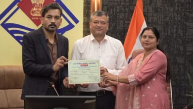 देहरादून में जिला योजना समिति के नवनिर्वाचित सदस्यों को मिले प्रमाण पत्र