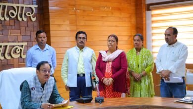 जनता दर्शन में सीडीओ ने सुनीं आमजन की समस्याएं, अधिकारियों को त्वरित निस्तारण के निर्देश