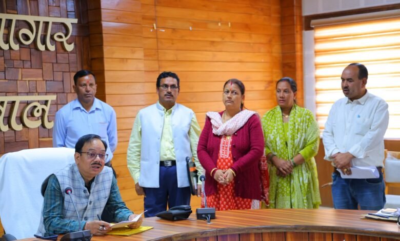 जनता दर्शन में सीडीओ ने सुनीं आमजन की समस्याएं, अधिकारियों को त्वरित निस्तारण के निर्देश