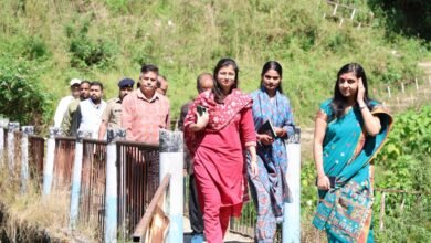 ल्वाली से घीड़ी तक क्षेत्र भ्रमण पर निकली जिलाधिकारी, विकास कार्यों और व्यवस्थाओं का लिया जायजा