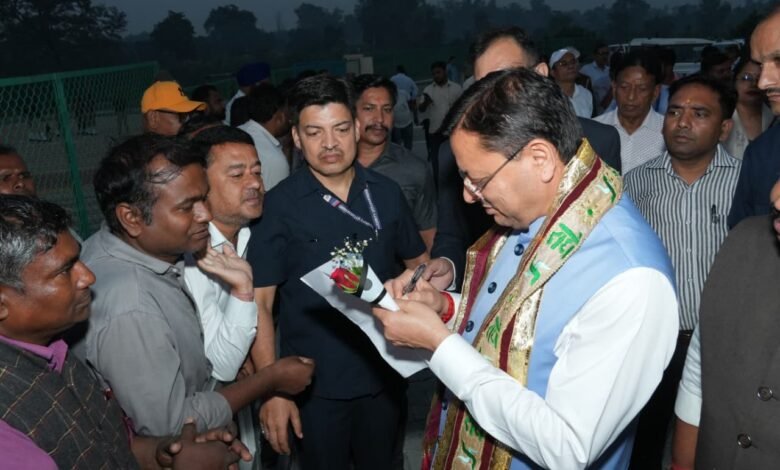 मुख्यमंत्री ने सुनीं जनसमस्याएं, अधिकारियों को दिए त्वरित समाधान के निर्देश