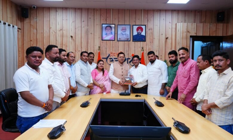 मुख्यमंत्री पुष्कर सिंह धामी से प्रदेश प्रधान संगठन के प्रतिनिधिमंडल ने की शिष्टाचार भेंट