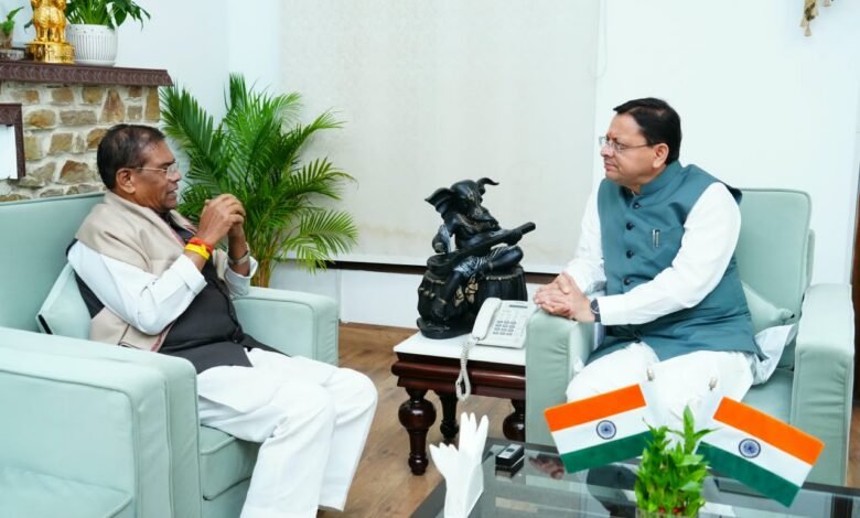 मुख्यमंत्री पुष्कर सिंह धामी से सांसद फग्गन सिंह कुलस्ते ने की शिष्टाचार भेंट