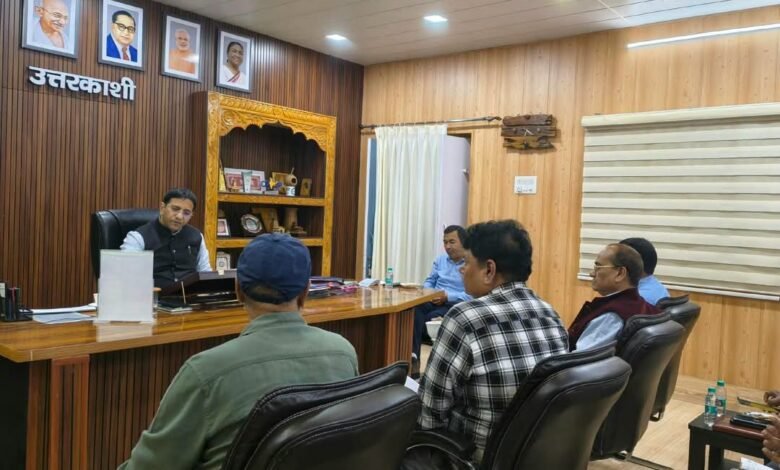 प्रशिक्षण तक सीमित नहीं, युवाओं को रोजगार से जोड़ें अधिकारी: डीएम