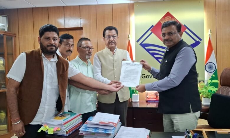 राजधानी में बढ़ते अपराध पर कांग्रेस नाराज, मुख्य सचिव आनंद वर्धन को सौंपा मांग पत्र
