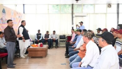 सैनिक कल्याण मंत्री गणेश जोशी से पूर्व सैनिक संगठनों के पदाधिकारियों एवं पूर्व सैनिकों ने की भेंट