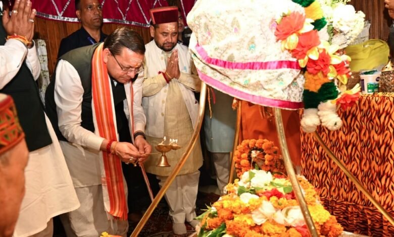 सीएम धामी ने उत्तरकाशी के काशी विश्वनाथ मंदिर में की पूजा-अर्चना