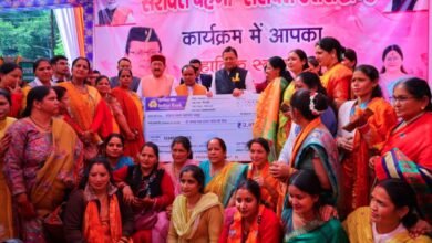 श्रीनगर में मुख्यमंत्री के स्वागत को सड़कों पर उमड़ा जनसैलाब, करोड़ों के विकास कार्यों की सौगात