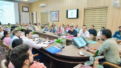 स्वास्थ्य सेवाओं में लापरवाही पर जिलाधिकारी सख्तः एएनएम निलंबित, मातृ एवं शिशु मृत्यु दर घटाने के लिए टास्क फोर्स के निर्देश