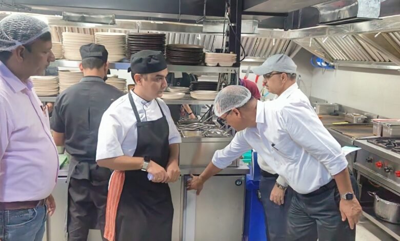 त्योहारी सीजन में FDA का बड़ा एक्शन, राजपुर रोड के नामी कैफे-रेस्टोरेंट में छापेमारी